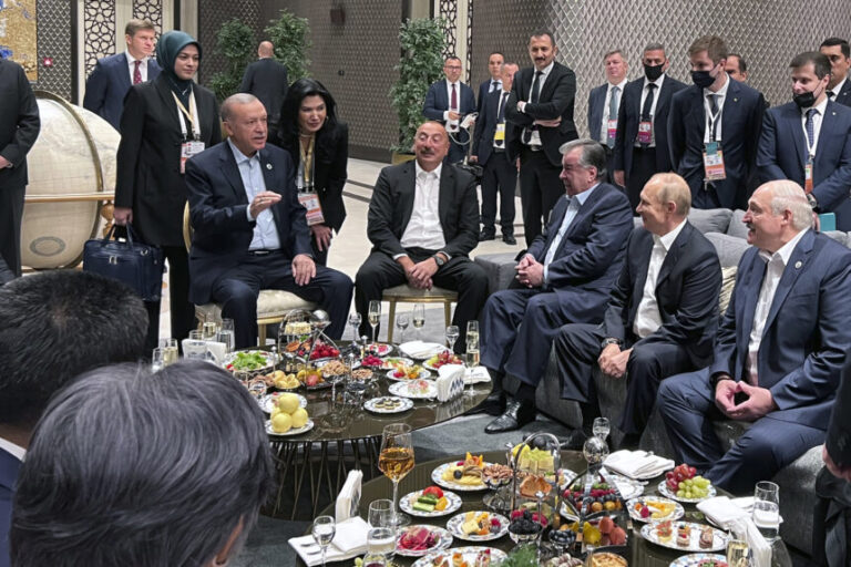 En Eurasia se reunieron los países emergentes y Europa reforzó la disputa contra Rusia