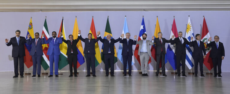 Cumbre de mandatarios sudamericanos por la integración